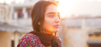 Filmanmeldelse: Hvad vil folk sige – Fængslende norsk film om pakistansk teenagepige mellem to kulturer