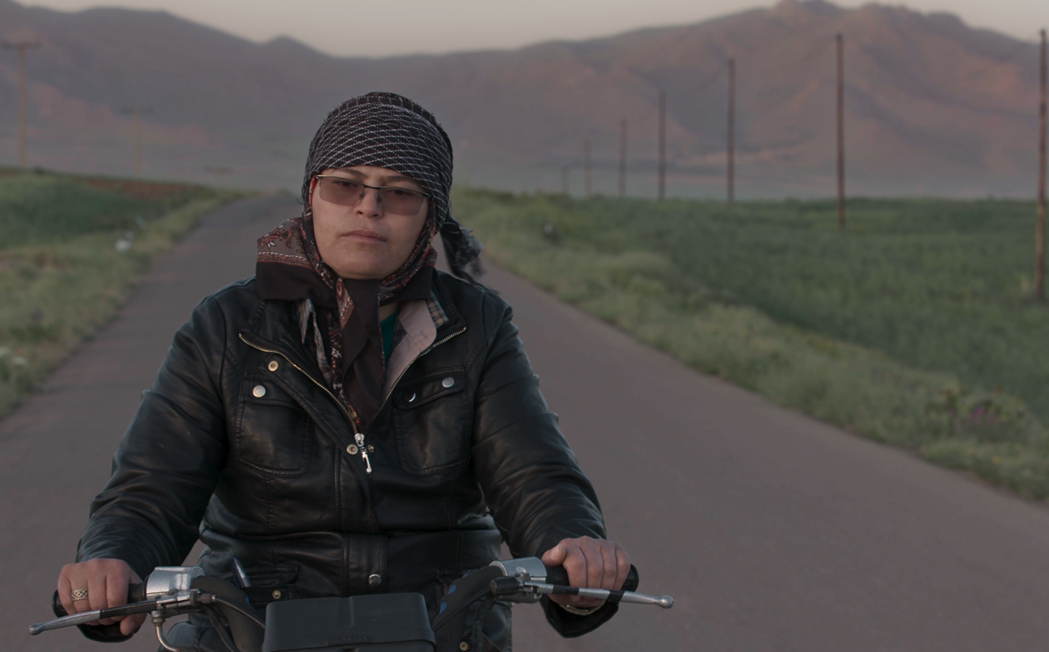 FILM: Saras stempel – Man hepper af hjertet på denne iranske kvindesagsforkæmpende enmandshær