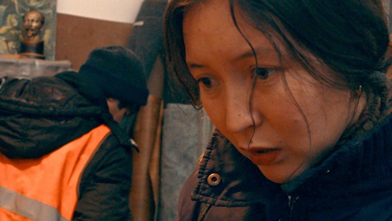 ﻿Filmanmeldelse: Ayka – Usentimental og isnende tour de overlevelse i Moskvas vinterkulde