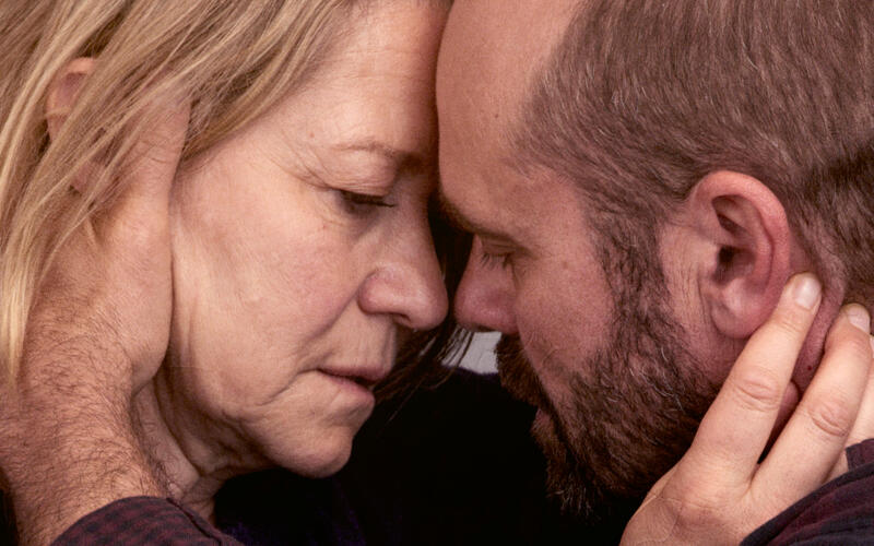 FILM: Begyndelser – Trine Dyrholm og David Dencik genforenes i nænsomt familiedrama om skilsmisse og en kvinde i frit fald